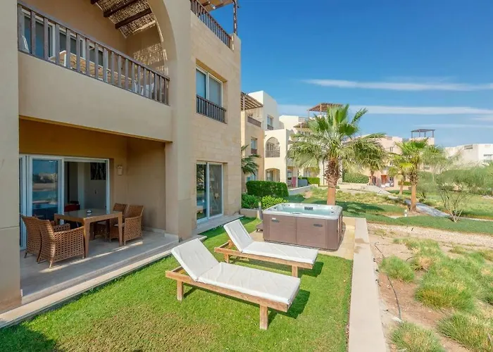 Gouna Retreat 2br Waterside Hot Tub & Pool Apartment