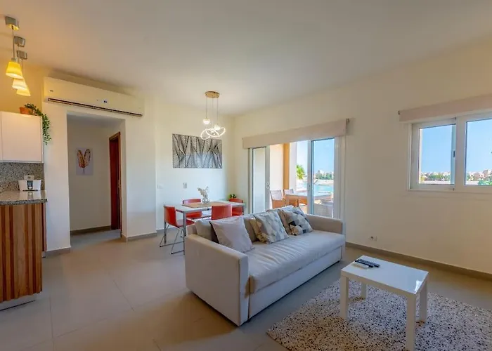 Gouna Retreat 2br Waterside Hot Tub & Pool *